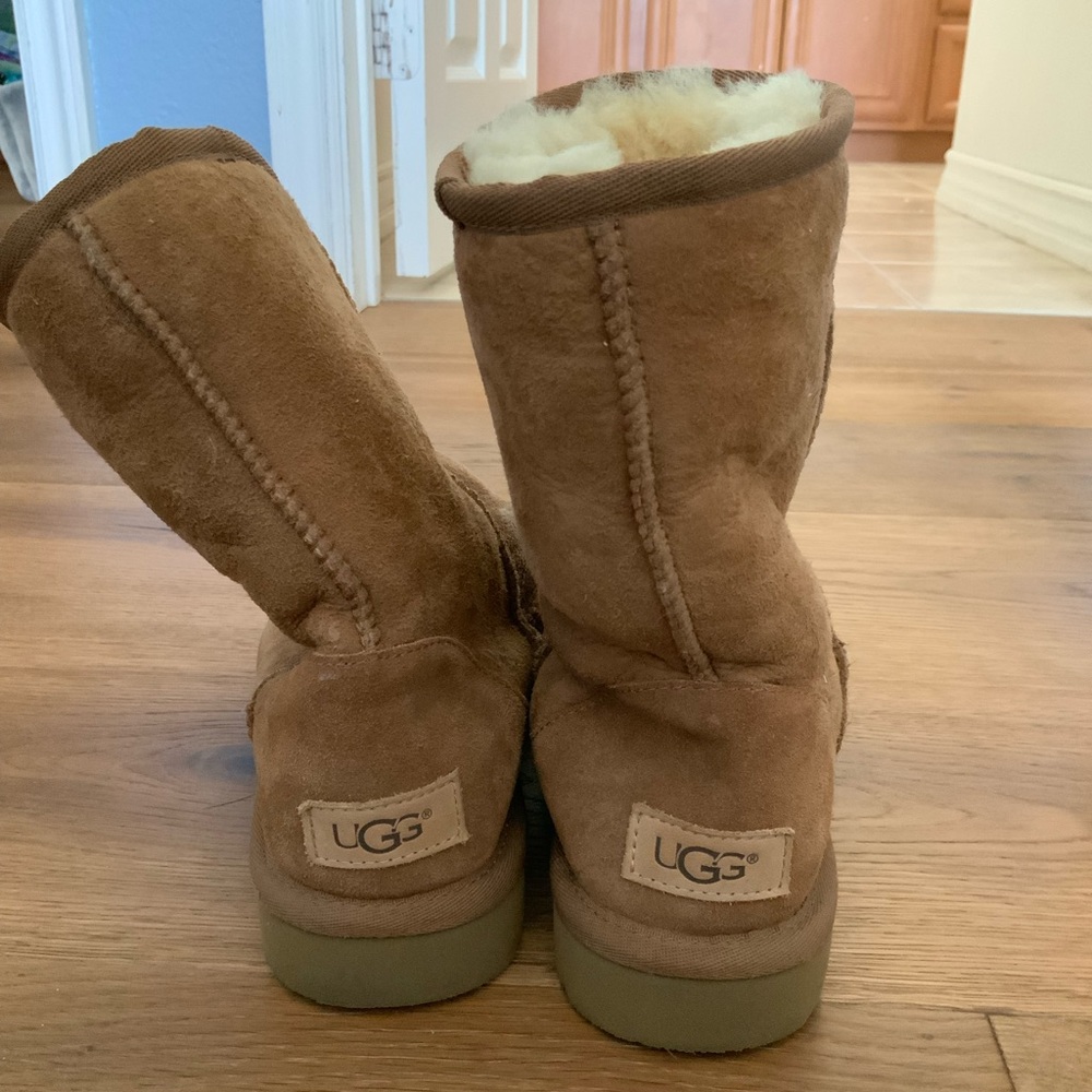 UGG Classic Short II